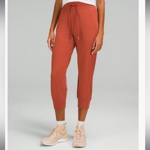Lululemon READY TO RULU HIGH-RISE CROPPED JOGGER
Red Rock